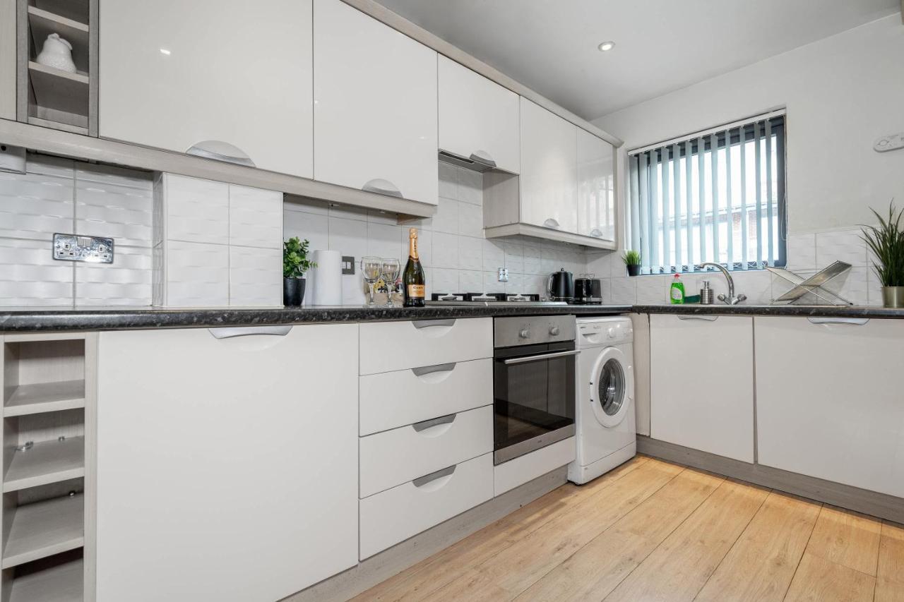 City Centre Townhouse - 3 Bedrooms - Garage - Parking - Top Rated 버밍엄 외부 사진